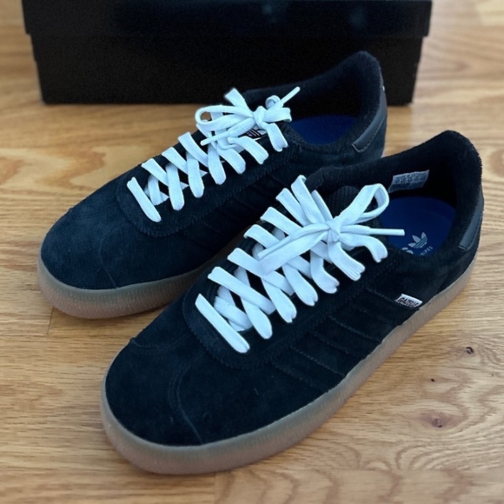 adidas Originals NIB Gazelle Adv Black Suede Sneakers W(8)/M(7)
